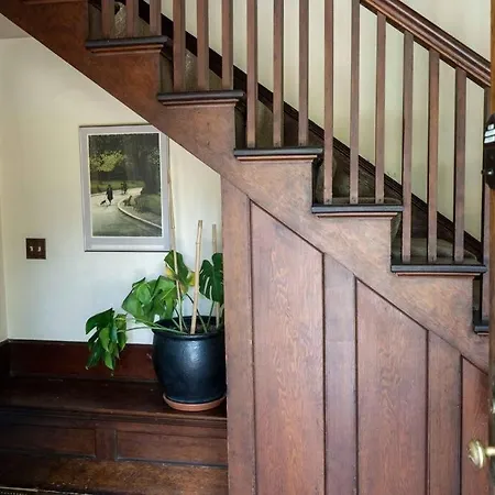 Southeast Portland Comfy & Eclectic Craftsman Home Exterior foto